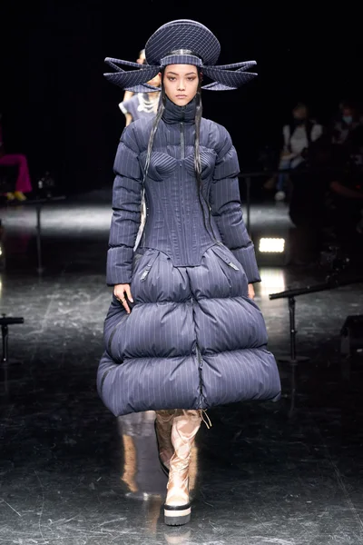 Look 12